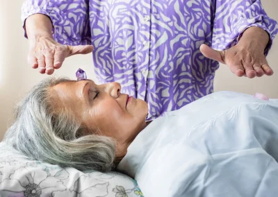Formée en géobiologie et initiée au Reiki Shamballa à St Andéol de Vals, Yvonne vous propose des soins Reiki Shamballa Multi-dimensionnels et Spirituels dans un lieu à haute vibration en plein cœur de la Nature Ardéchoise.