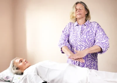 Formée en géobiologie et initiée au Reiki Shamballa à St Andéol de Vals, Yvonne vous propose des soins Reiki Shamballa Multi-dimensionnels et Spirituels dans un lieu à haute vibration en plein cœur de la Nature Ardéchoise.