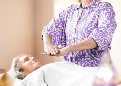Soins : Formée en géobiologie et initiée au Reiki Shamballa à St Andéol de Vals, Yvonne vous propose des soins Reiki Shamballa Multi-dimensionnels et Spirituels dans un lieu à haute vibration en plein cœur de la Nature Ardéchoise.