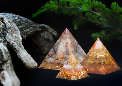 Formée en géobiologie et initiée au Reiki Shamballa à St Andéol de Vals, Yvonne vous propose des soins Reiki Shamballa Multi-dimensionnels et Spirituels dans un lieu à haute vibration en plein cœur de la Nature Ardéchoise.