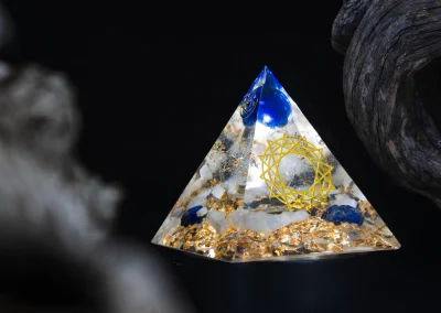 Formée en géobiologie et initiée au Reiki Shamballa à St Andéol de Vals, Yvonne vous propose des soins Reiki Shamballa Multi-dimensionnels et Spirituels dans un lieu à haute vibration en plein cœur de la Nature Ardéchoise.
