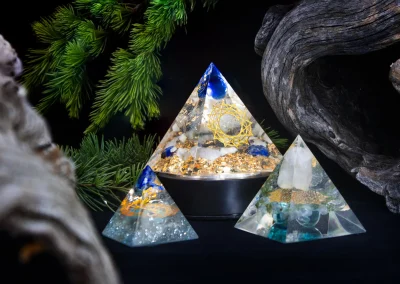 Orgonites : Formée en géobiologie et initiée au Reiki Shamballa à St Andéol de Vals, Yvonne vous propose des soins Reiki Shamballa Multi-dimensionnels et Spirituels dans un lieu à haute vibration en plein cœur de la Nature Ardéchoise.