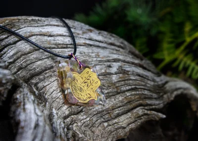 Formée en géobiologie et initiée au Reiki Shamballa à St Andéol de Vals, Yvonne vous propose des soins Reiki Shamballa Multi-dimensionnels et Spirituels dans un lieu à haute vibration en plein cœur de la Nature Ardéchoise.